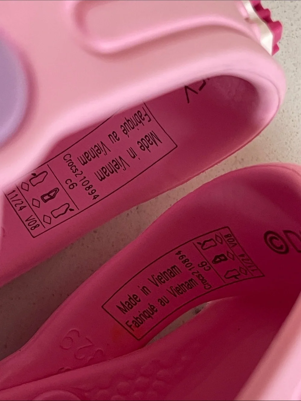Crocs Kids' x Disney Minnie Mouse Classic Clogs Size 6 Style # 210894 - Picture 14 of 17